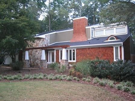 1st image of 2759 Hawthorne Dr NE