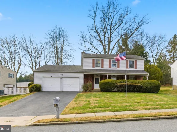 734 Burdett Dr, Upper Chichester, PA 19014