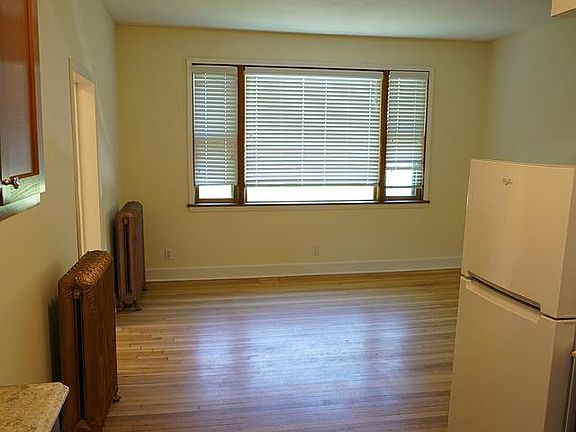 5th image of 565 Marshall Ave APT 8