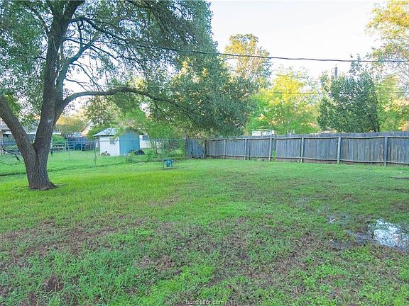 5th image of 1213 Boswell St