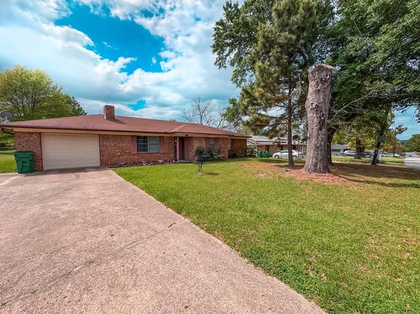 201 Thomas Rd, Palestine, TX 75803