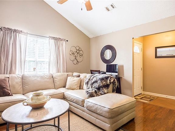 5th image of 114 Pebble Creek Dr