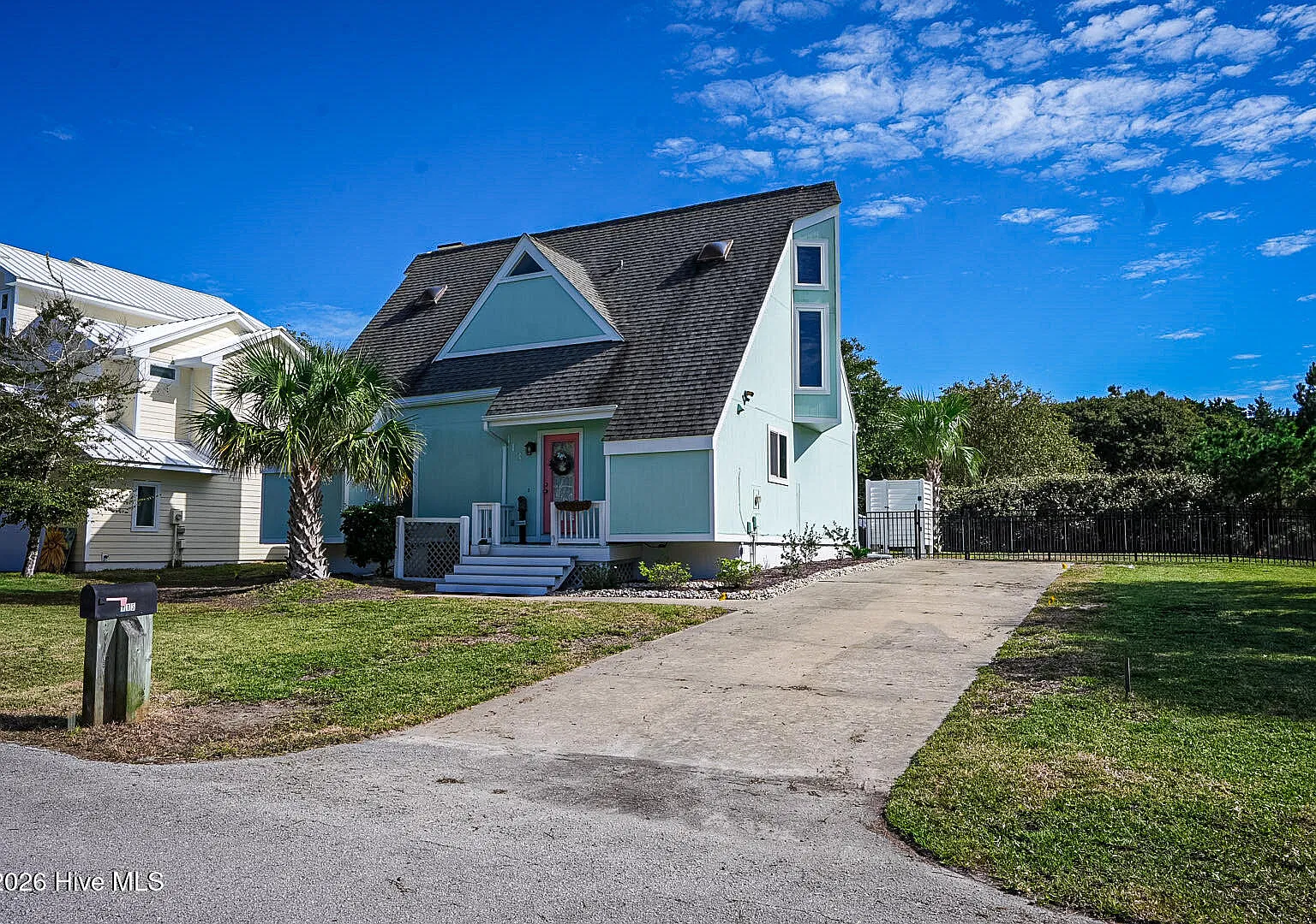 3 bed, 2.0 bath, 1733 sqft, $2,985 — Photo 3