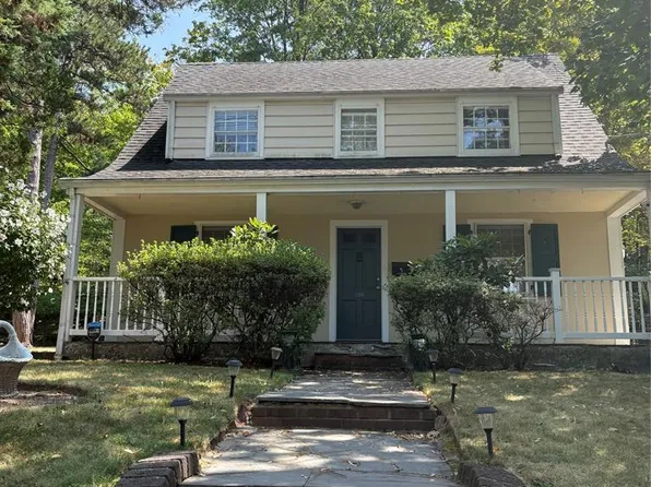 105 Reldyes Ave, Leonia, NJ 07605