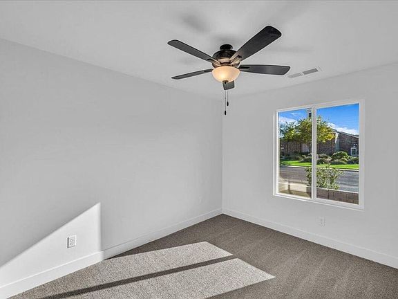 4th image of 492 E Heritage Place Dr
