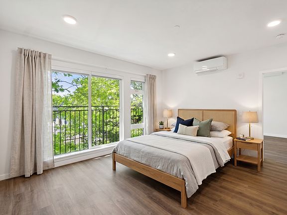 4th image of 514 Federal Ave E #402