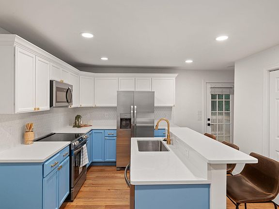 5th image of 305 Freeman St