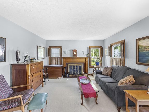 5th image of 108 Schneider Dr