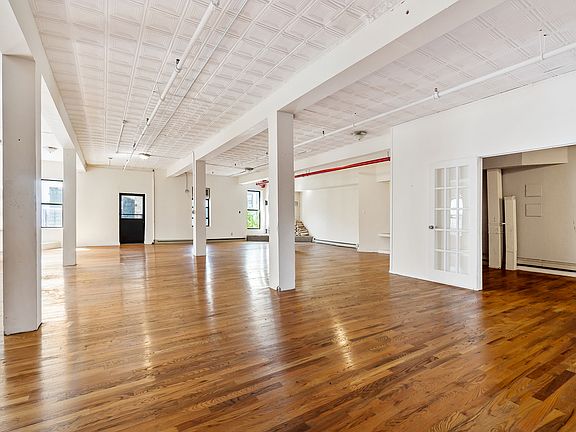 5th image of 28 Tiffany Pl APT 3L
