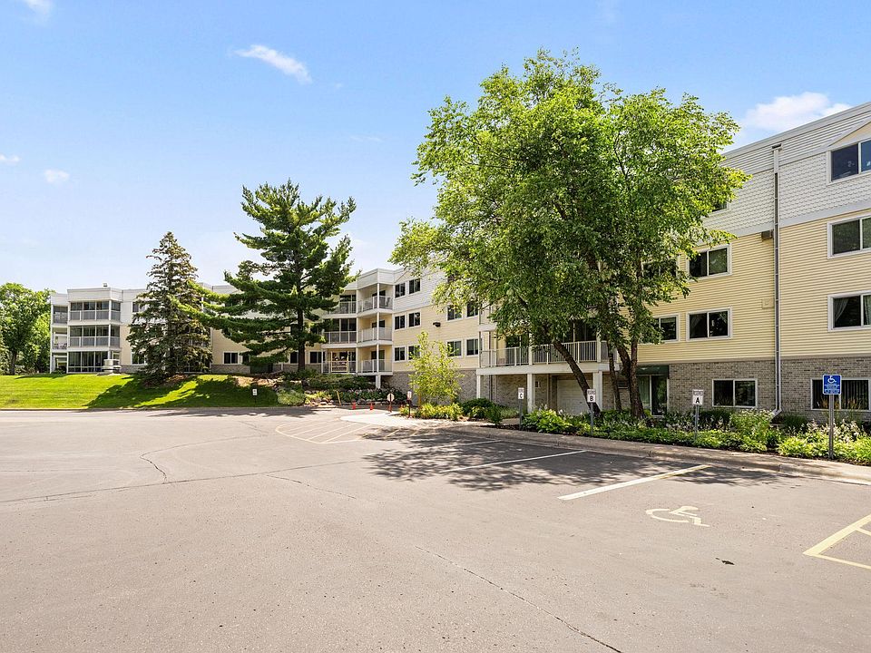 1st image of 130 Demont Ave E APT 348