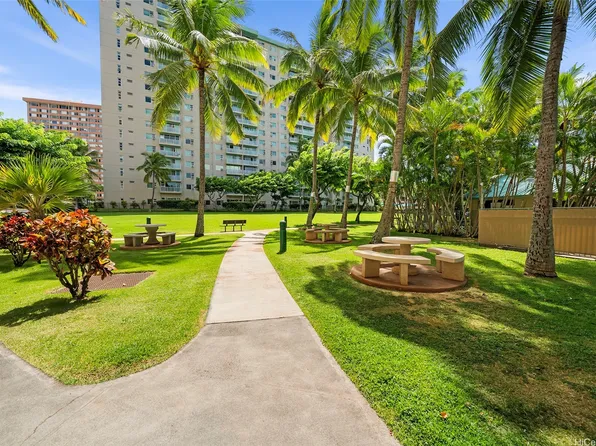 3009 Ala Makahala Pl APT 1403, Honolulu, HI 96818