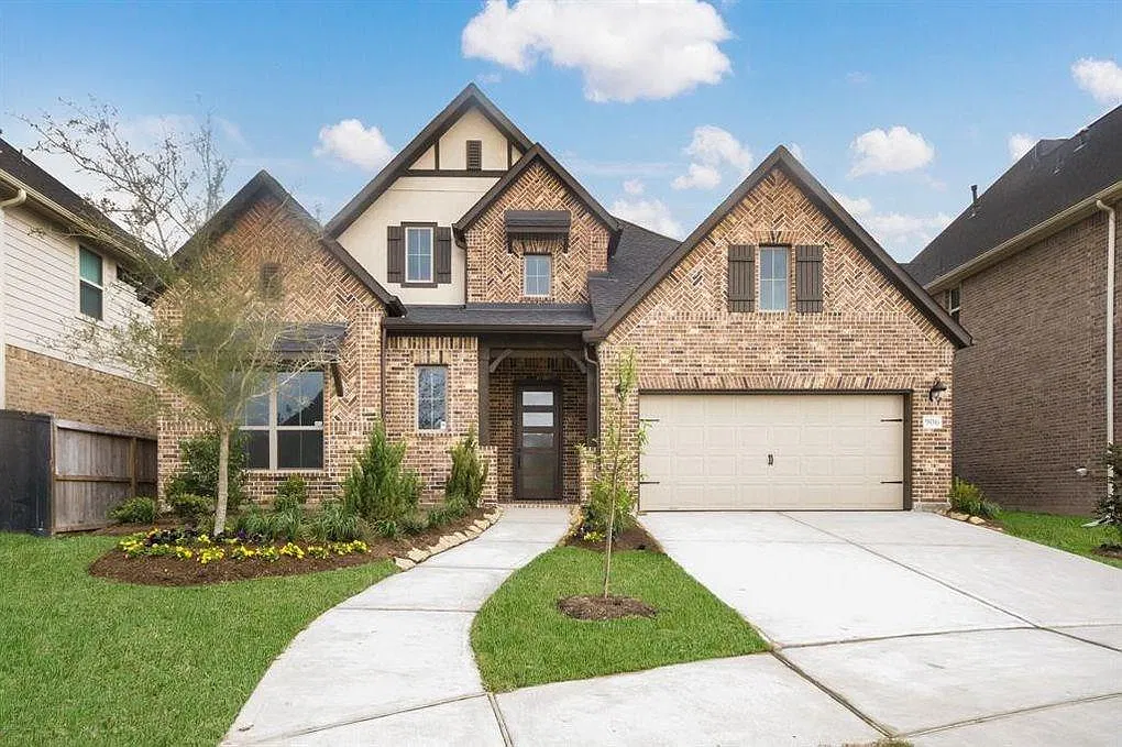 4 bed, 3.5 bath, 3419 sqft, $3,650 — Photo 2