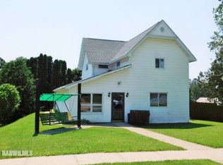 171 1st St, Benton, WI 53803