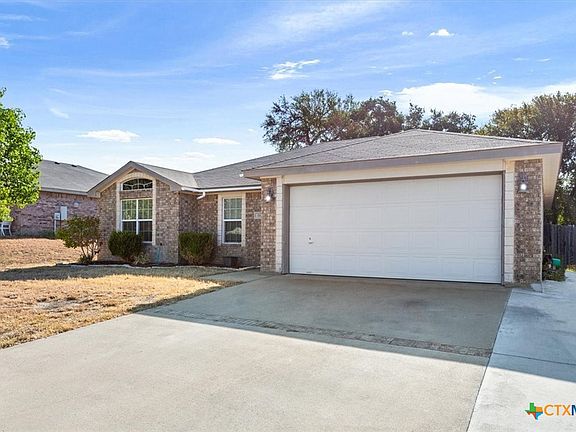 3rd image of 1115 Dixon Cir