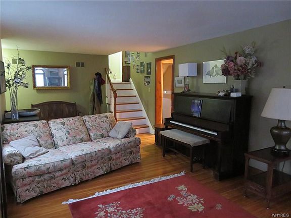 5th image of 117 Cadman Dr