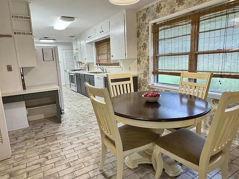 102 N Pinecrest Dr — Photo 14
