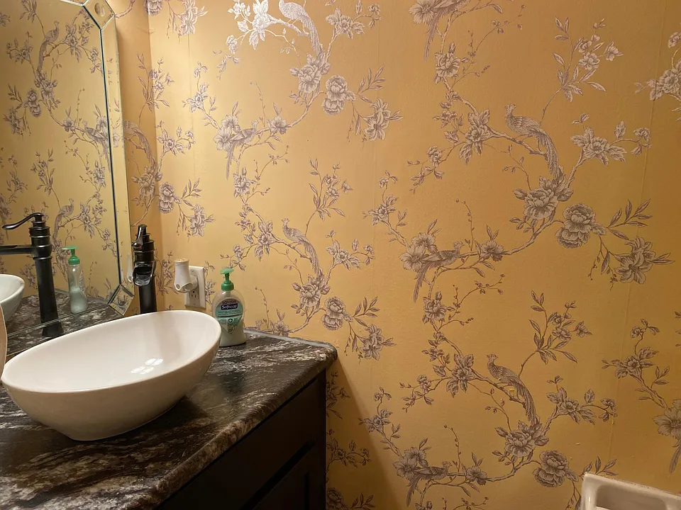 downstairs 1/2 bath