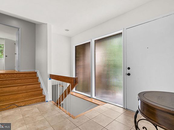 2nd image of 3207 Cunningham Dr