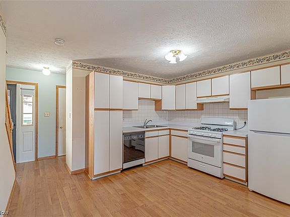 4th image of 580 Topaz Ln