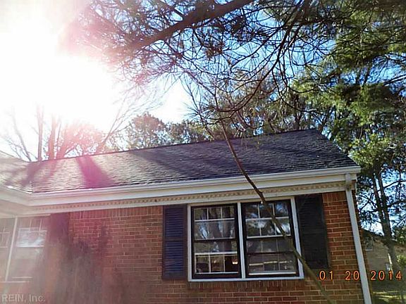 3rd image of 521 Whitehaven Cres