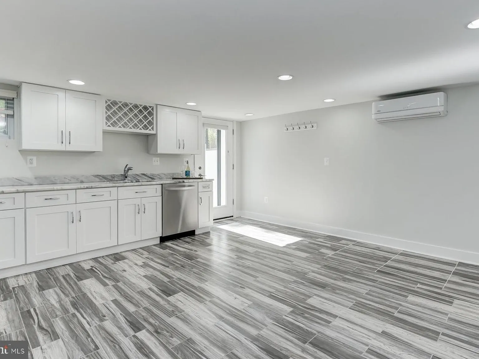 1 bed, 708 sqft, $2,149 — Photo 4