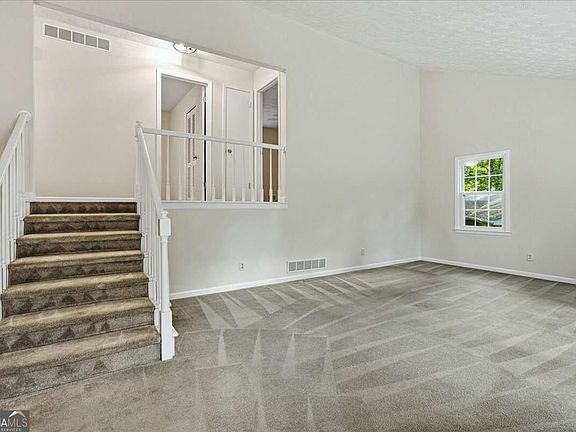 3rd image of 223 Shiloh Run NW