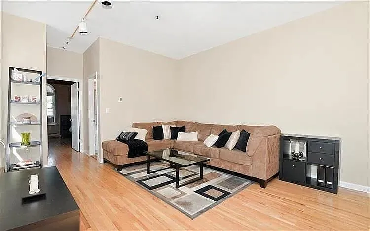 533 Monroe St #5A — Photo 2
