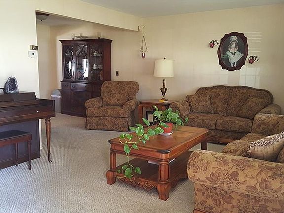 4th image of 28520 Magnolia Dr