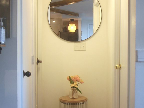5th image of 108 Oak Ln APT 4