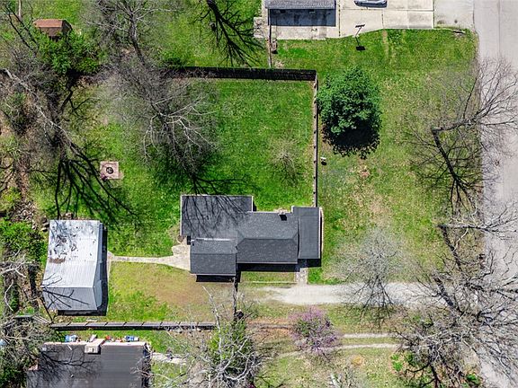 3rd image of 1704 Shady Ln