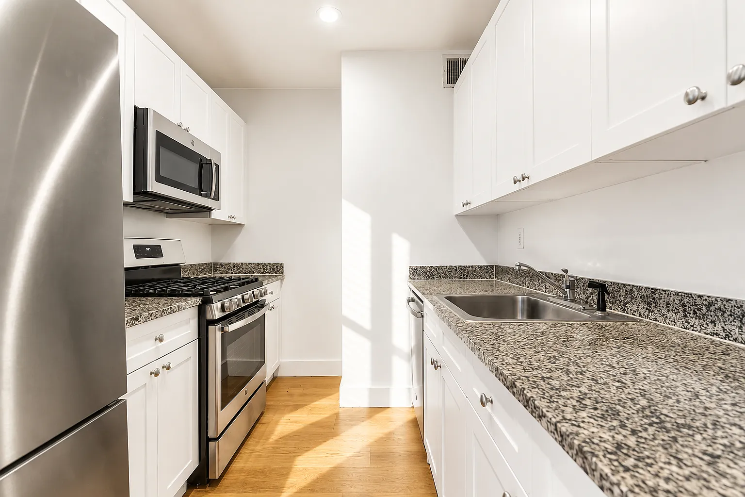 50 Murray Street — Photo 4