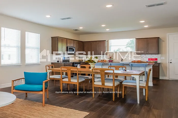 3 bed, 2.5 bath, 1604 sqft, $1,815 — Photo 3