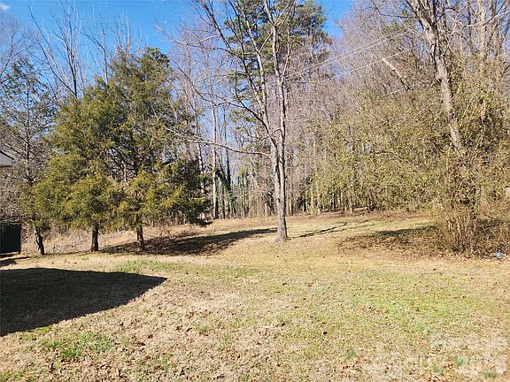 3rd image of 150 Autumn Leaf Rd