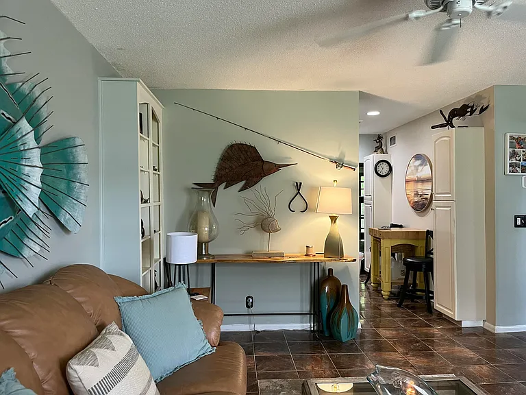 915 Riverwood Ln — Photo 4