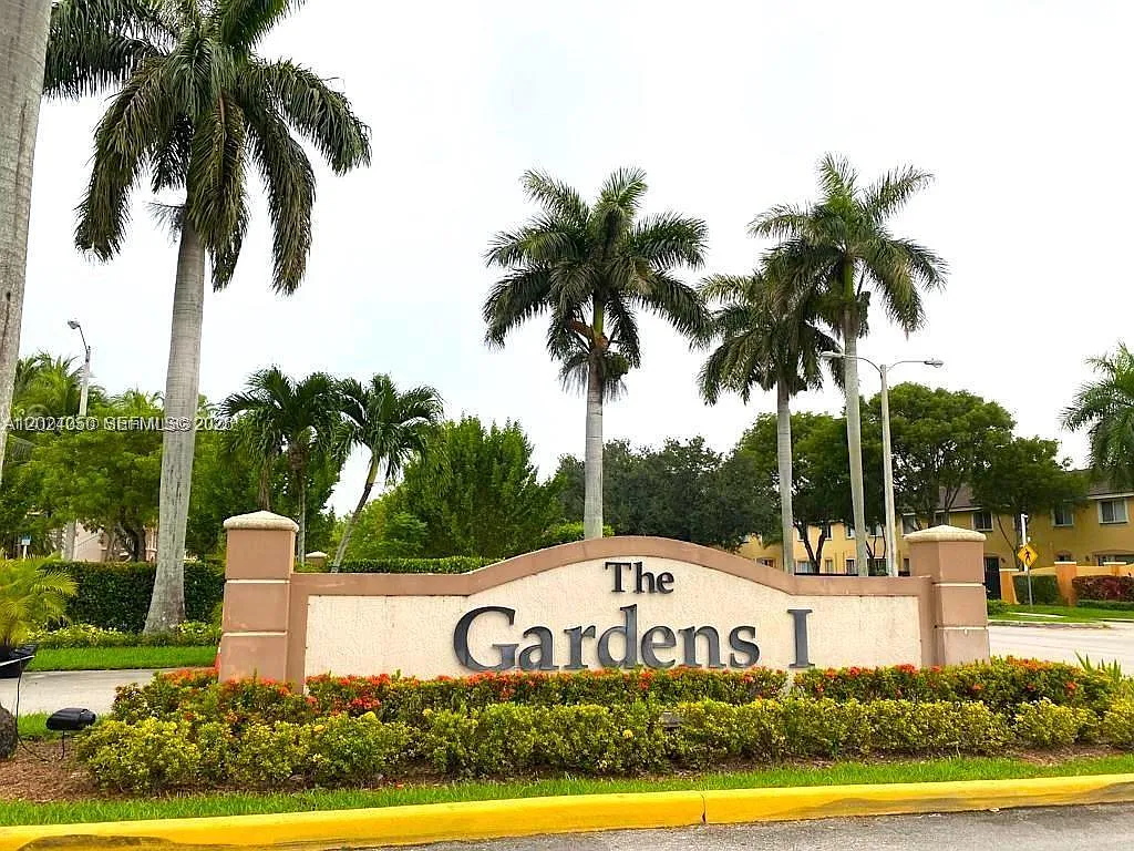 Venetia Gardens Condo — Photo 1