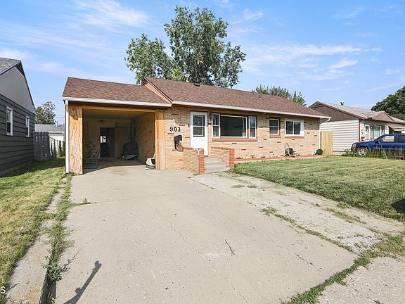 2nd image of 903 13th Ave W