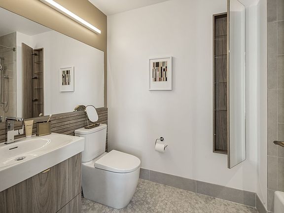 4th image of 550 10th Ave #2806