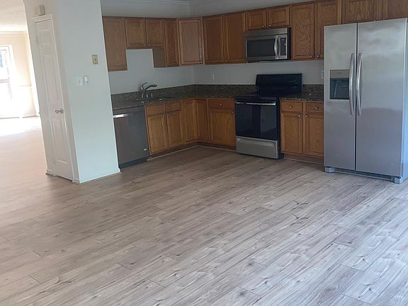 4th image of 302 Sunny Hill Ct