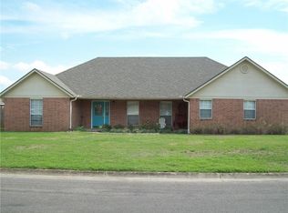902 Kentucky Derby Dr, Sallisaw, OK 74955