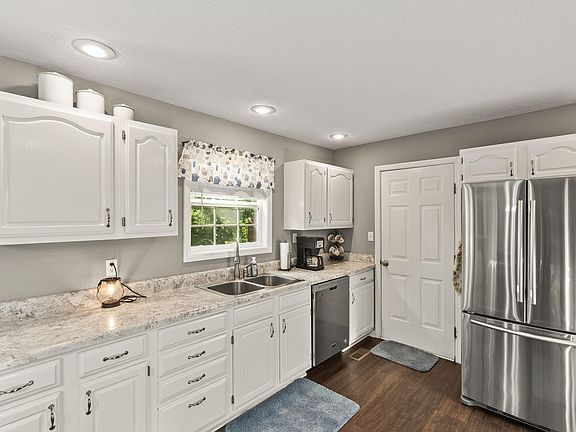 4th image of 232 Brittany Cir