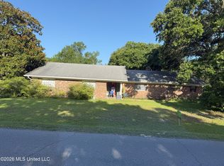 289 Holcomb Blvd, Ocean Springs, MS 39564