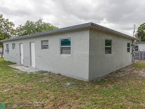 4th image of 1705 NW 7th Ct
