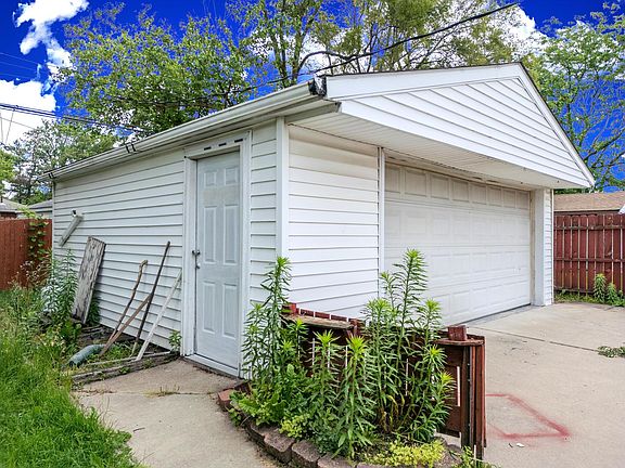 3rd image of 29442 Kathryn St