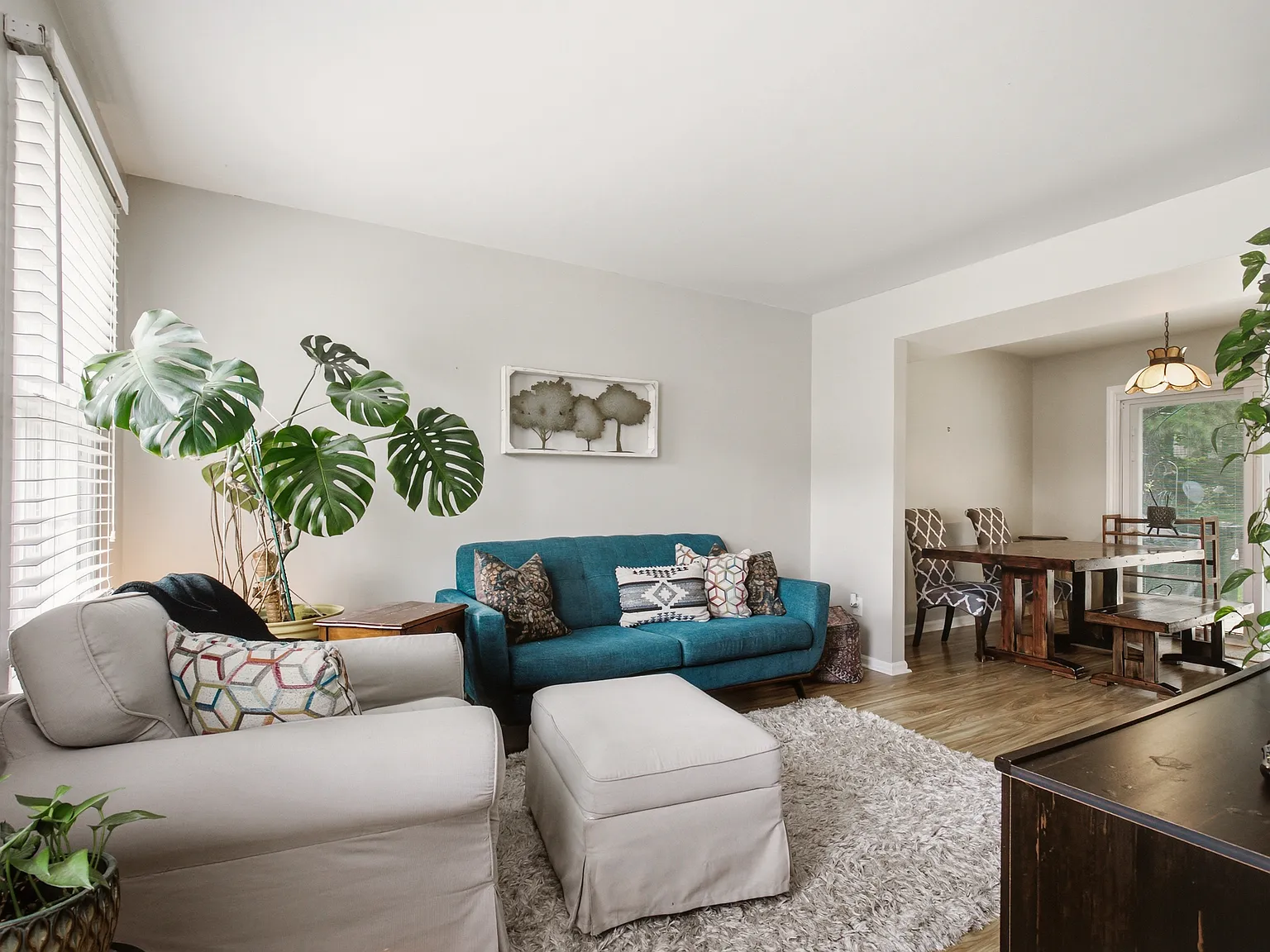 3 bed, 1.5 bath, 1052 sqft, $2,200 — Photo 2