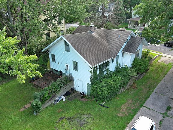 4th image of 1927 Tremont Ave