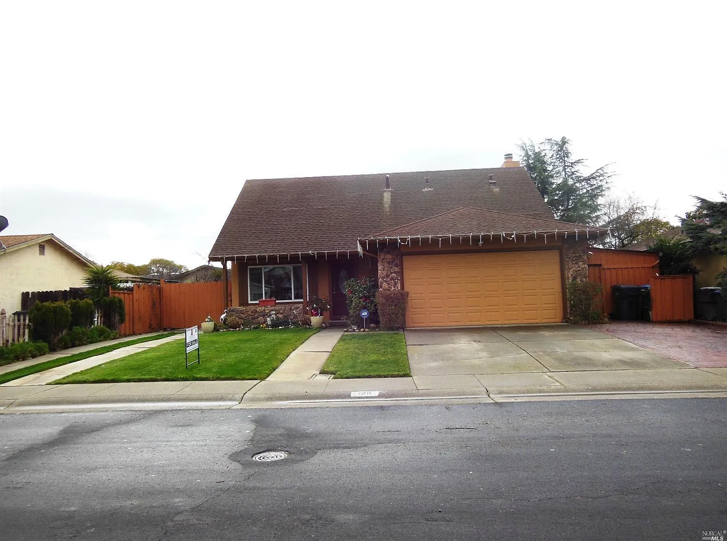 1211 Waxwing Drive photo 1
