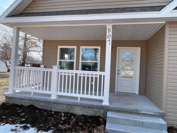 807 E 12th St, Falls City, NE 68355
