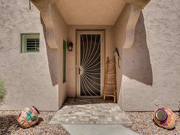4th image of 1553 E Melrose Dr