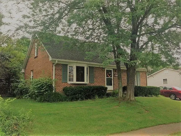 922 Fairhaven Dr — Photo 1