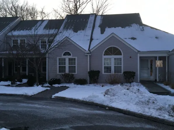 211 Sandpiper Ct, Yorktown Heights, NY 10598